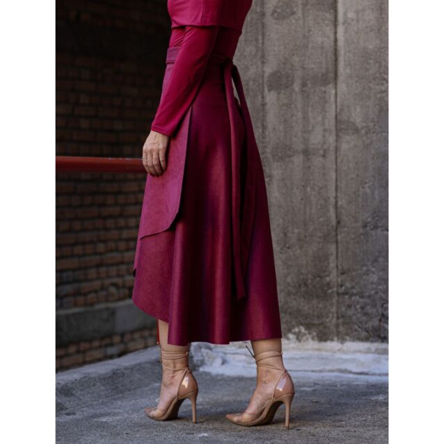 Saia Midi Envelope Transpassada Suede MONTEVIDEU Vermelho Bordô Tamanho Único