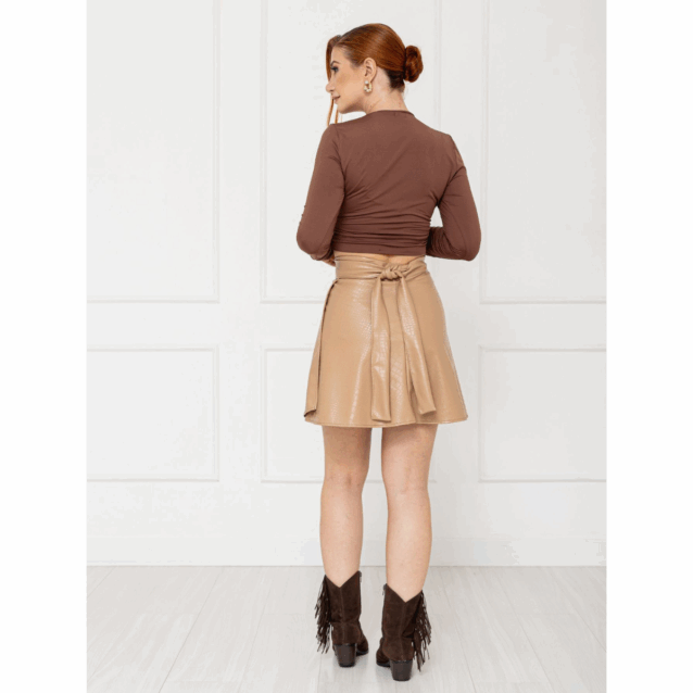Saia Curta Envelope Transpassada PU Premium Croco MEDUSA Nude Tamanho Único
