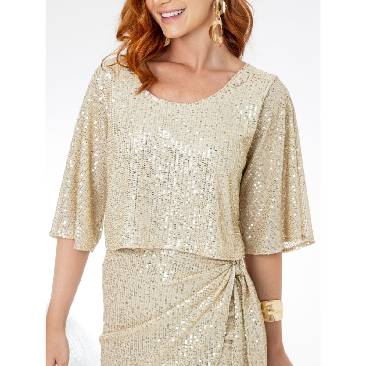 Blusa Cropped Paetê Manga Curta GLOW Dourada Blusa Cropped Paetê Manga Curta GLOW Dourada